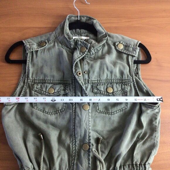 Woman’s Altar’d State Army Green Utility Full Zip Sleeveless Vest Size Small - Picture 4 of 6